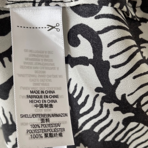 Juicy Couture black and white print sleeveless blouse with bow. Size XS. - Picture 5 of 5